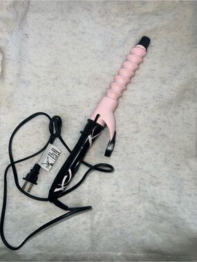 ✅Plugged In Curling Wand